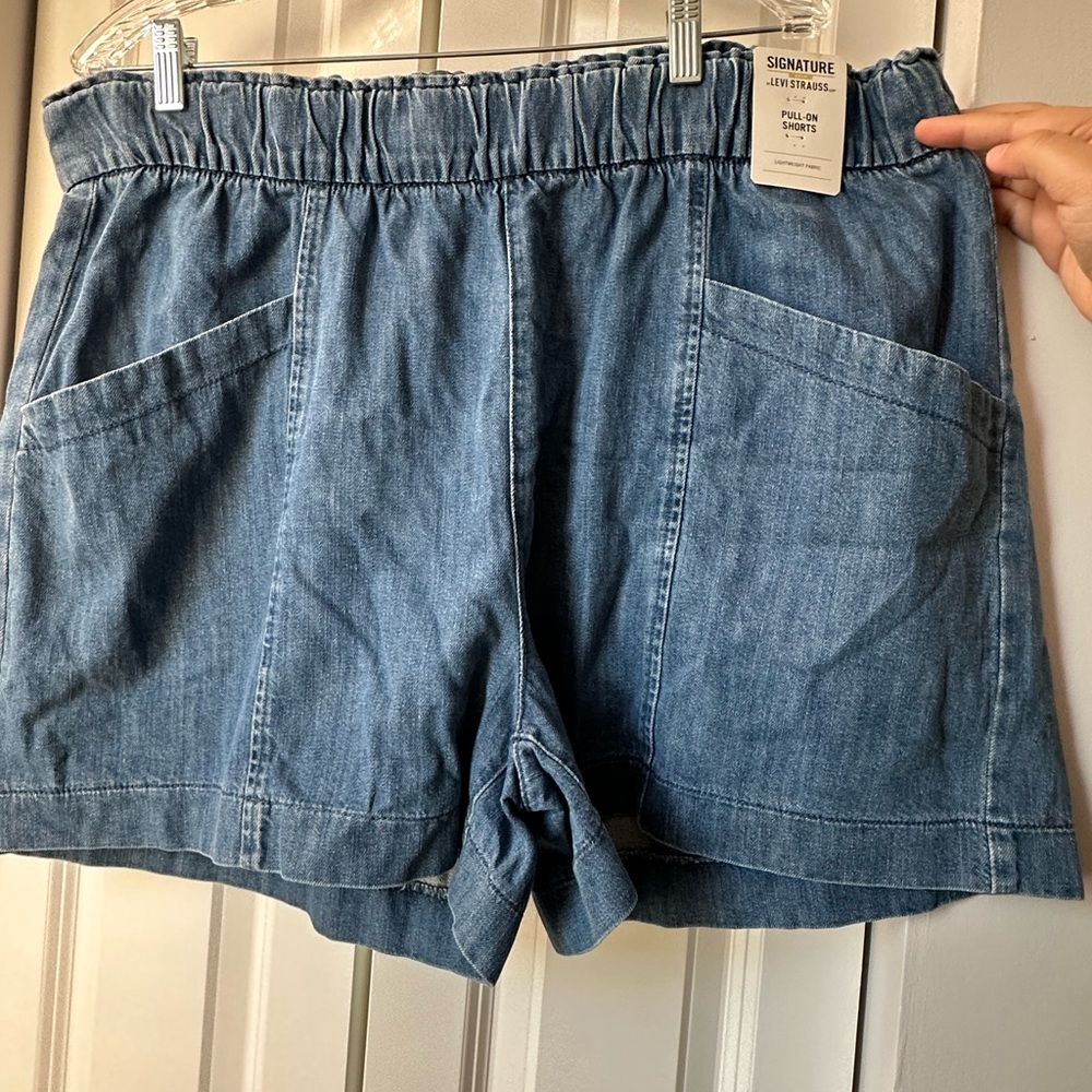 Levi pull on denim shorts